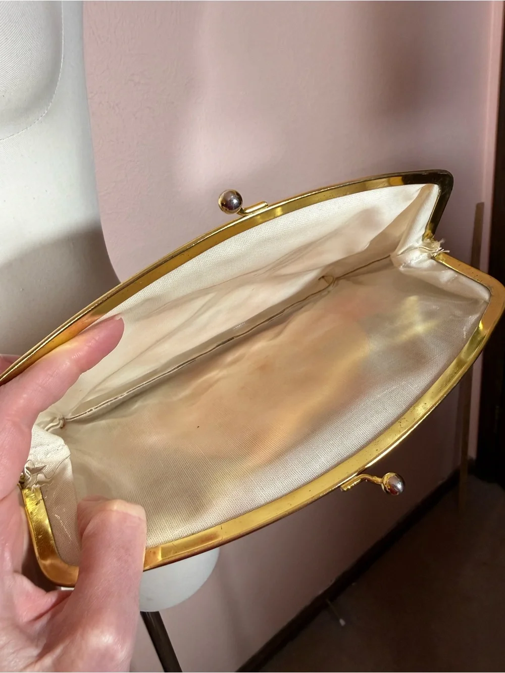 Vintage Cottagecore pink floral gold metal frame kisslock Clutch